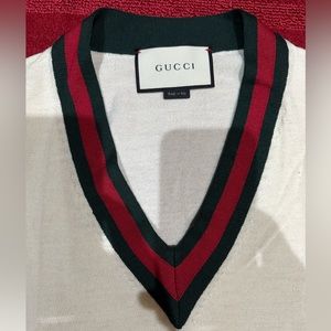 Gucci men’s V-neck Wool sweater Large Authentic